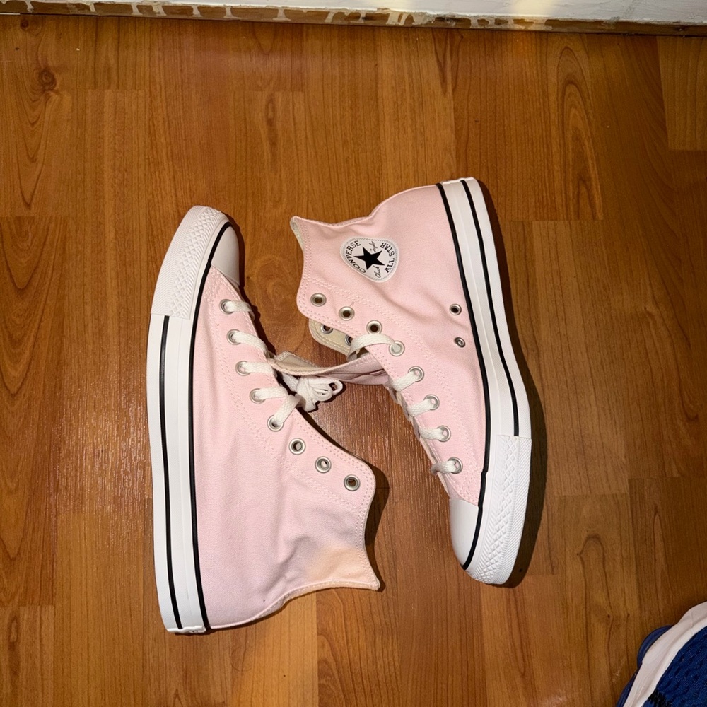 NEW Converse men‘s Light Pink High-Top Sneakers